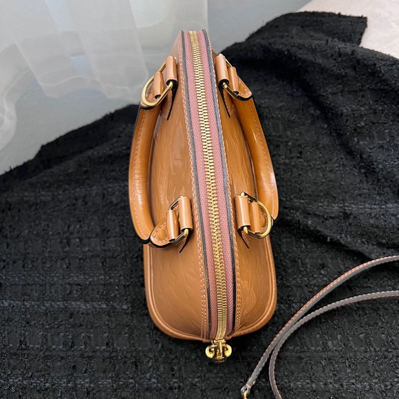Auth Louis Vuitton Vernis Alma BB Rose Velours w/ Gold Hardware - Picture 10 of 16